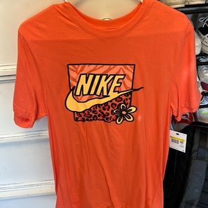 TAGS STILL ON Nike T-Shirt